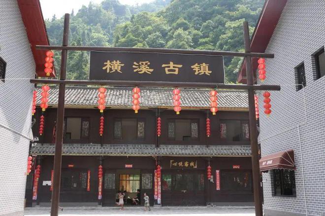 【山水好时光开云网址周末到安康】明晚！来汉江边看巴山画廊！(图13)