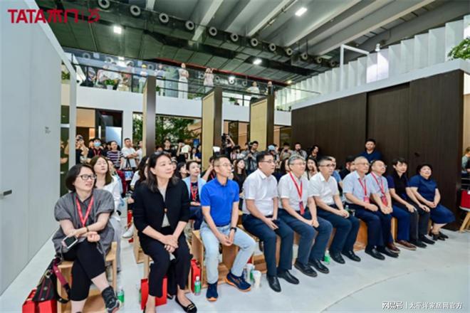 “静”领家居定制美学新赛道TATA木门惊艳2024广州建博会(图2)