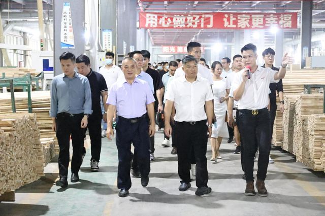 广东省门业协会走进东升门业智能制造产业基地参观考察(图3)