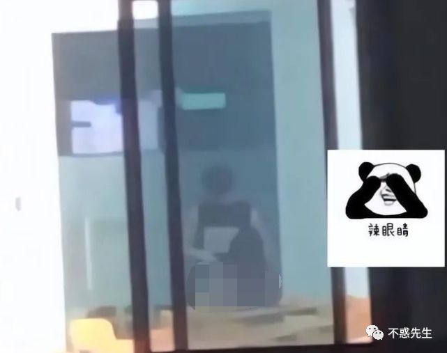 情侣教室“为爱鼓掌”遭围观不雅疯传：就不能去开个房吗？(图3)