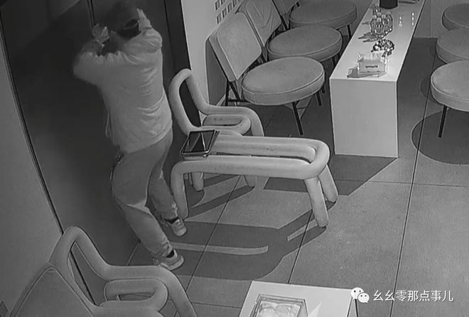 47岁装修工半夜在三里屯捞金？暴力破门肆意盗窃被北京警方刑拘(图6)