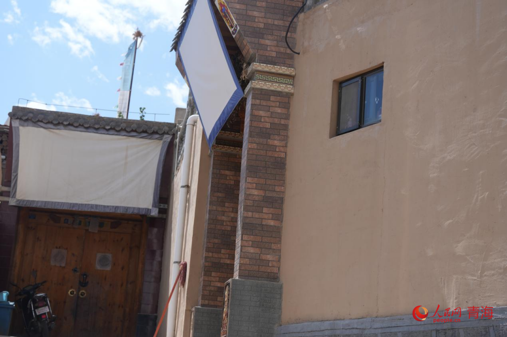 艺术创作叩开古堡门扉(图3)