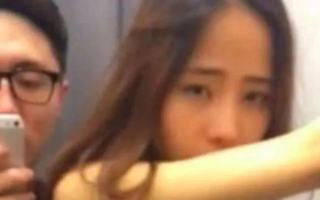 重温“优衣库事件”情侣不雅曝光不禁感叹年轻人真会玩！(图3)