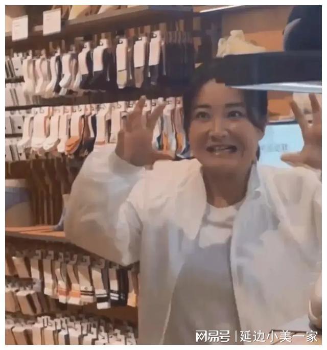 嘴巴在笑、褶子在哭、肥肉在抖、网友在嘲“你胖了韭菜没了”！