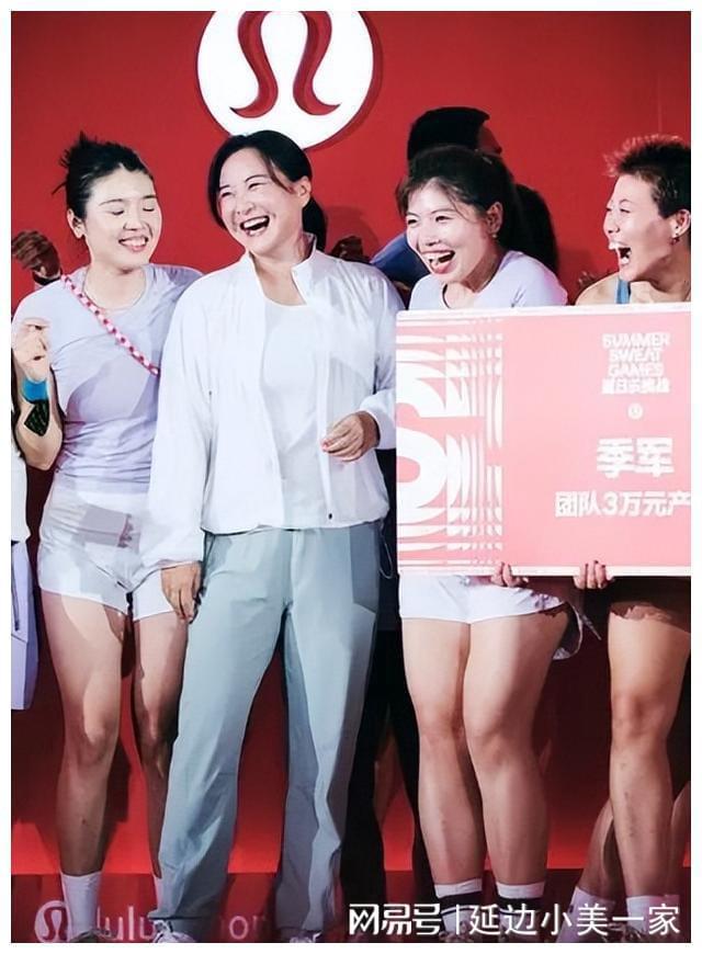 嘴巴在笑、褶子在哭、肥肉在抖、网友在嘲“你胖了韭菜没了”！(图13)