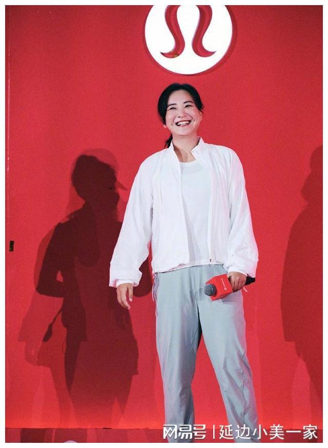 嘴巴在笑、褶子在哭、肥肉在抖、网友在嘲“你胖了韭菜没了”！(图17)