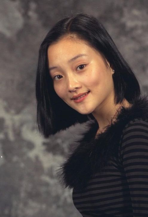 打耳洞就伤风败俗？甜馨三里屯打耳洞被偶遇低头瞬间神似李小璐(图8)