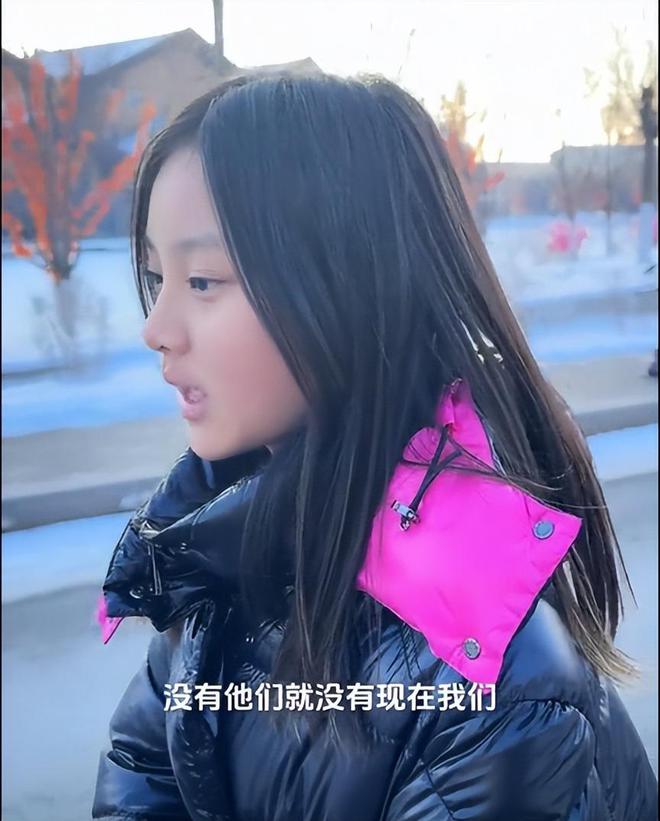 打耳洞就伤风败俗？甜馨三里屯打耳洞被偶遇低头瞬间神似李小璐(图15)