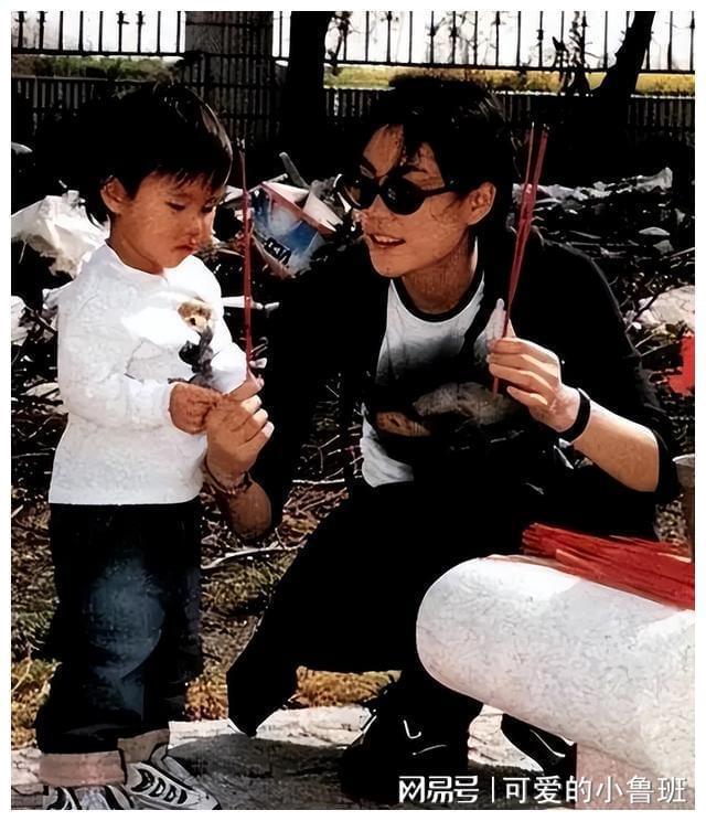 窦唯泼记者可乐、烧车说“他和王菲的婚姻是阴谋”是有原因的(图6)