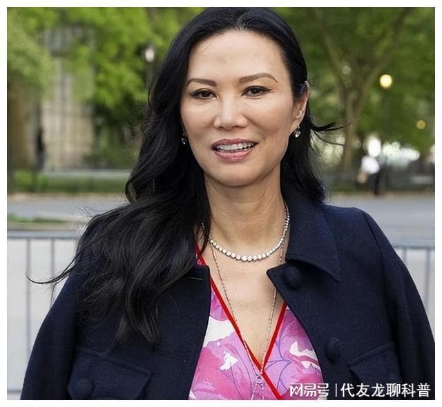邓文迪风流多情的逆袭人生：与布莱尔缠绵离婚后还套得40亿(图7)