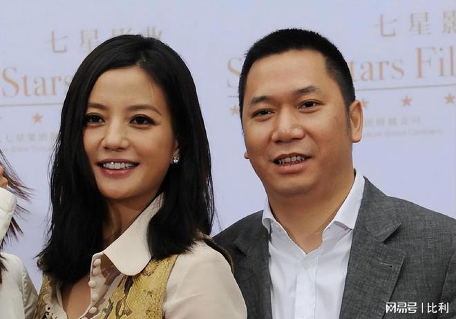 赵薇官宣离婚背后的水太深了