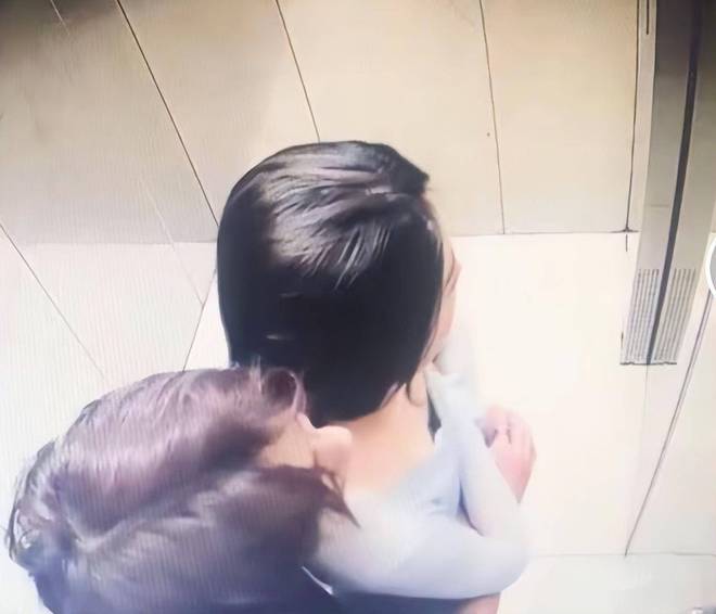 后续！女老师和学生电梯亲热已被辞男的像蔡徐坤聊天记录炸裂(图3)