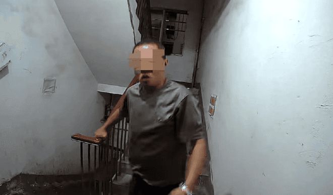 女子投诉邻居打麻将后续：警方介入踹门者救援队的其爸是局长(图4)