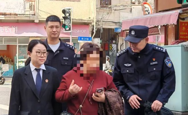 2025年度「大孝女」：让亲生母亲替自己去拘留！(图3)