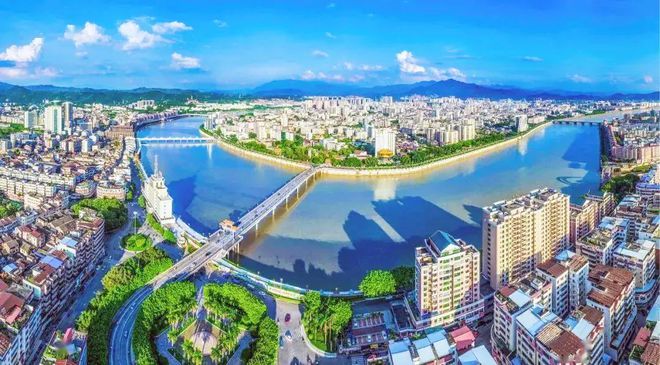引来投资兴业“金凤凰”！
