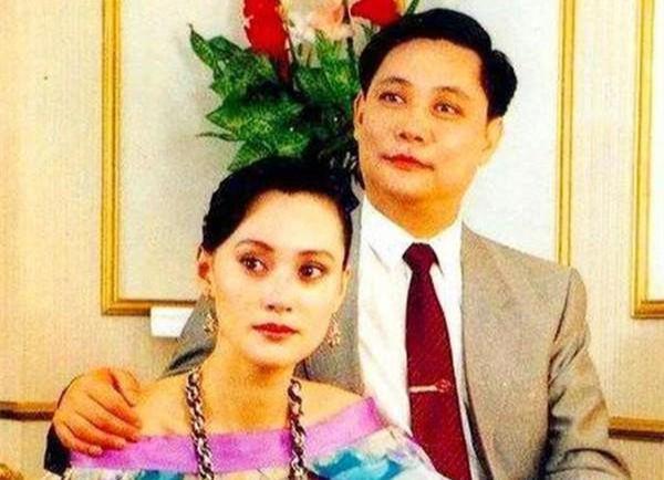 抛弃病重丈夫甩掉著名导演55岁再嫁比利时豪门的她现状怎样了(图2)