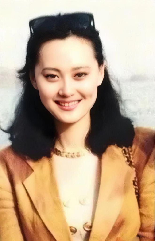 抛弃病重丈夫甩掉著名导演55岁再嫁比利时豪门的她现状怎样了(图11)