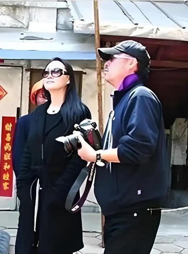 抛弃病重丈夫甩掉著名导演55岁再嫁比利时豪门的她现状怎样了(图13)