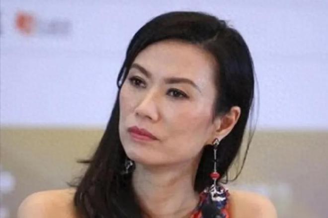 和多国总统传绯闻靠婚姻狂揽400亿这个普通的女人不简单(图1)