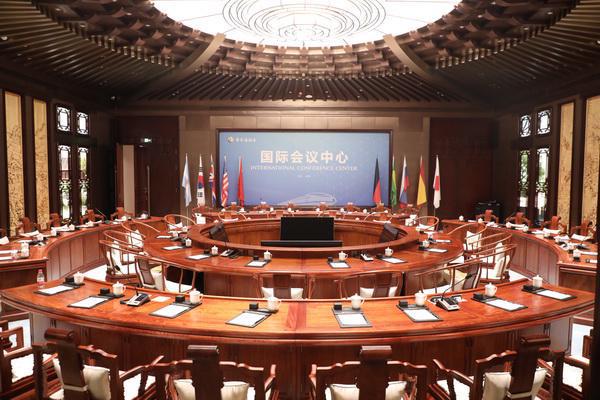 辉煌足迹荣耀征程李忠信红木2024匠心绽放(图17)