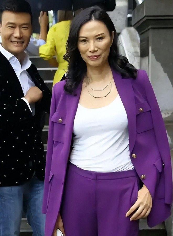 和多国总统传绯闻靠婚姻狂揽400亿这个长相普通的女人不简单(图25)