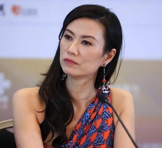 睡完首富睡总统：从厂妹到顶级名媛靠男人捞到268亿她凭啥？(图2)