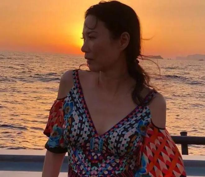 睡完首富睡总统：从厂妹到顶级名媛靠男人捞到268亿她凭啥？(图9)