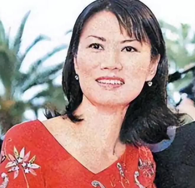 睡完首富睡总统：从厂妹到顶级名媛靠男人捞到268亿她凭啥？(图10)