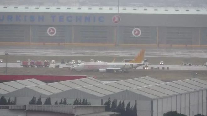 一声巨响划破天际！波音737断成三截机上载183人场面惨不忍睹(图1)