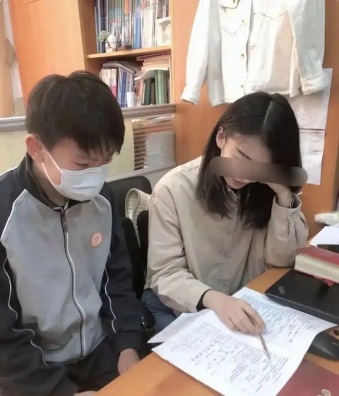 2024年女老师出轨16岁学生后续：遭丈夫举报聊天记录让人脸红(图1)