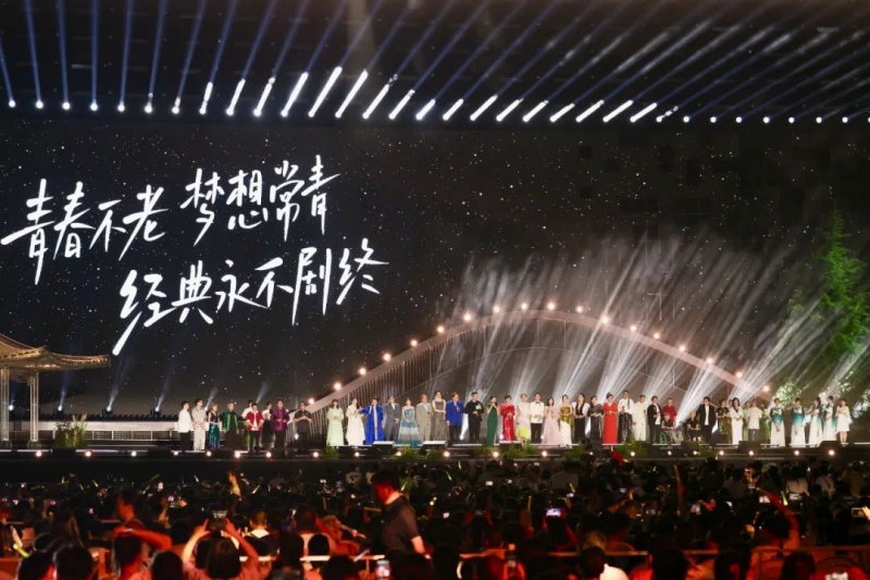 锚定“科技驱动的新消费服务平台”定位遥望科技构建“内容++产业”生态闭环(图2)