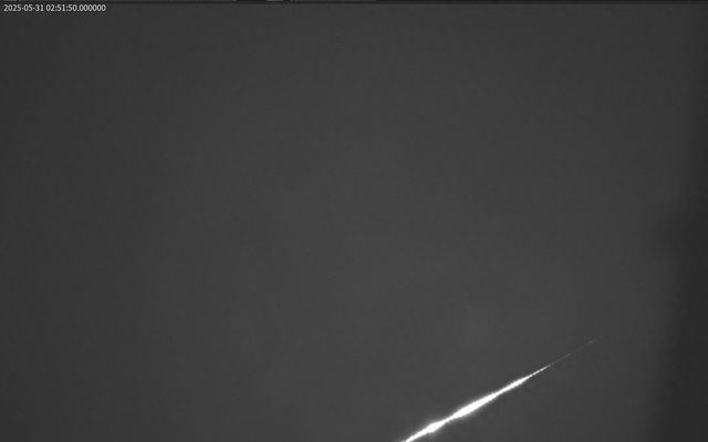 北京多地居民凌晨听到巨响系火流星划过夜空(图1)