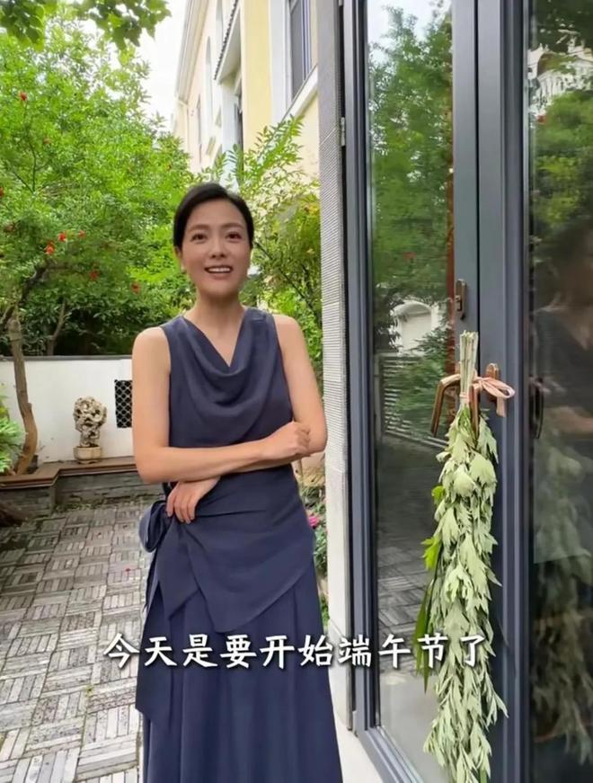 46岁前湖南台一姐杨乐乐素颜逛菜场砍价别墅庭院曝光太高级了(图5)