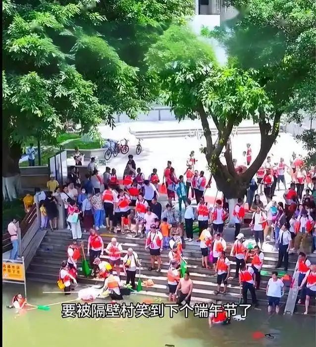 猎德村端午龙舟赛前意外翻船竟是自家闺女惹的祸！(图7)