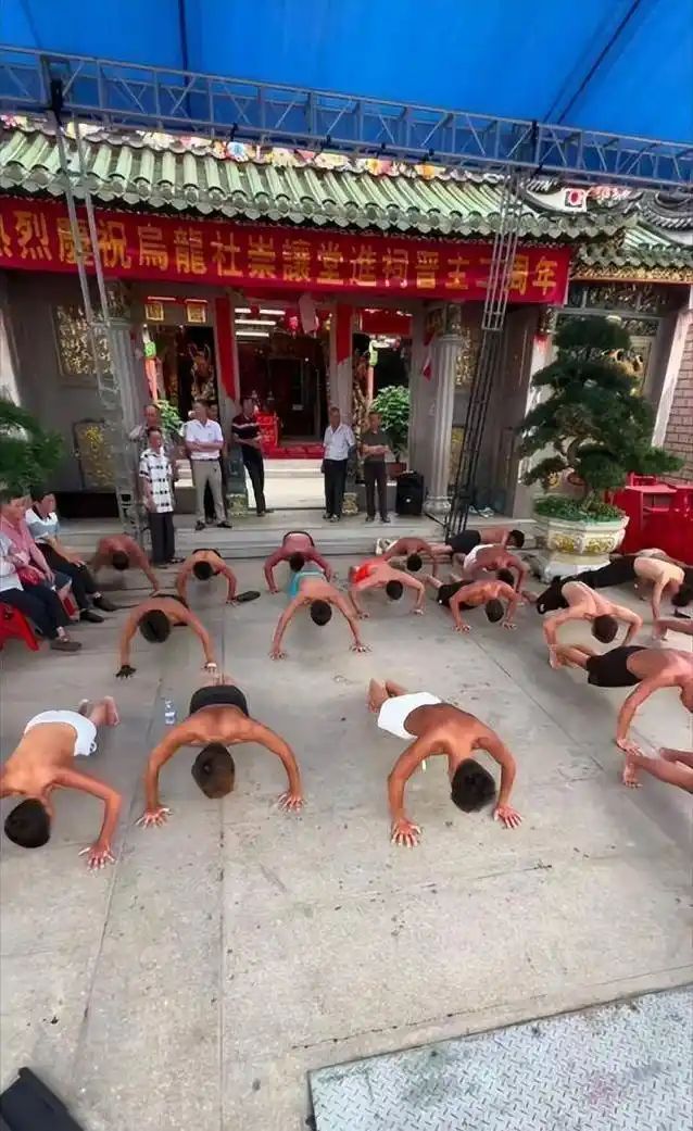 猎德村端午龙舟赛前意外翻船竟是自家闺女惹的祸！(图3)