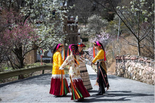 联合国世界旅游组织授予“最佳旅游乡村”殊荣四川甘孜州丹巴县基卡依村：五大全球影响力喷薄而出(图11)