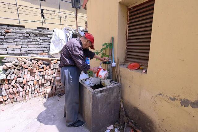 上海正式宣布:全面告别“拎马桶”!“一户都不能放弃”居民激动:心里满是盼头(图3)