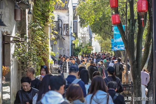 单日63万人挤爆！平江路凭双棋盘格局解锁江南水乡新打开方式