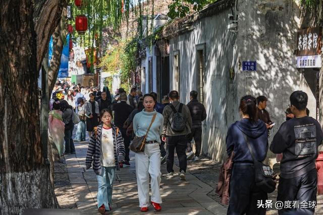单日63万人挤爆！平江路凭双棋盘格局解锁江南水乡新打开方式(图2)