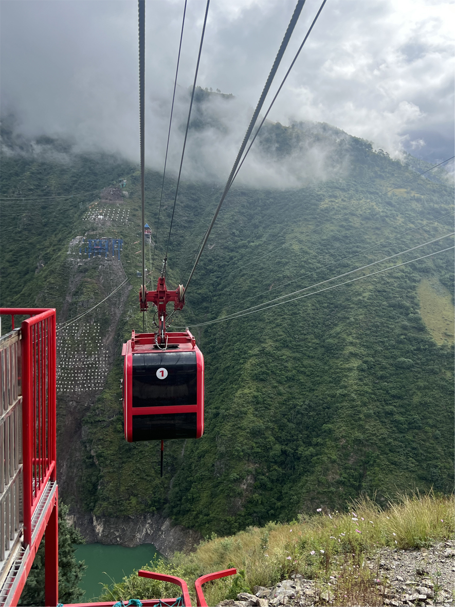 西香高速破解世界超级工程难题(图2)