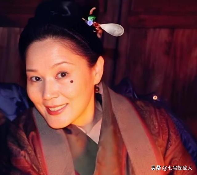 她是国家一级演员离婚20多年和前夫住门对门还参加前婆婆葬礼