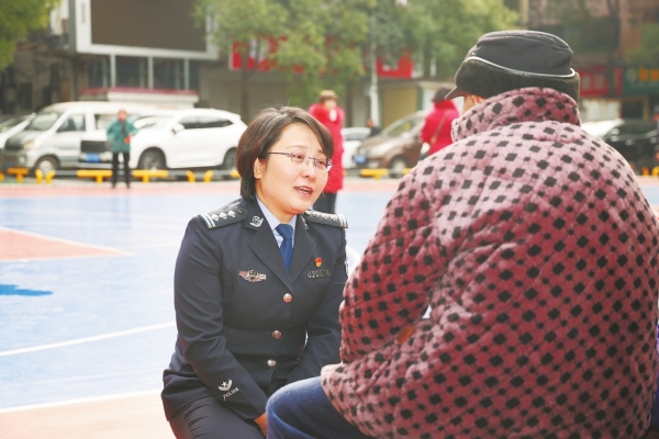 “防于未然、守于微处”的铁娘子——记“全省担当作为优秀干部”刘亚君(图2)