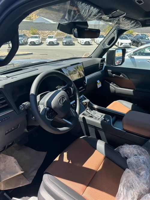 25款雷克萨斯GX550最低多少钱现车34T价格仅需90多万(图3)