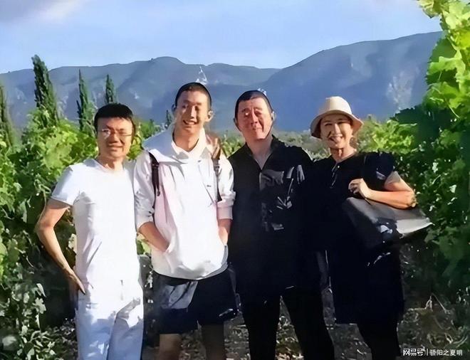 59岁蒋雯丽定居英国网友惋惜一代女神老去(图5)