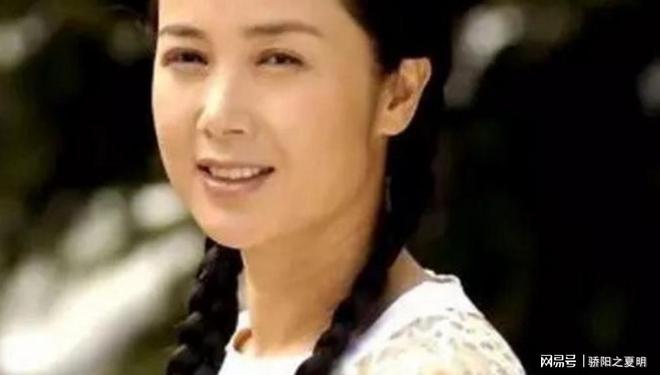 59岁蒋雯丽定居英国网友惋惜一代女神老去(图10)