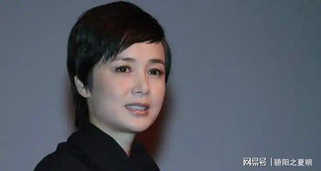 59岁蒋雯丽定居英国网友惋惜一代女神老去(图15)